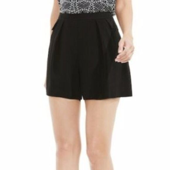 VINCE CAMUTO BLACK PLEATED FRONT DRESS CASUAL SUMMER SHORTS SIZE: 2 NWT - Picture 1 of 1